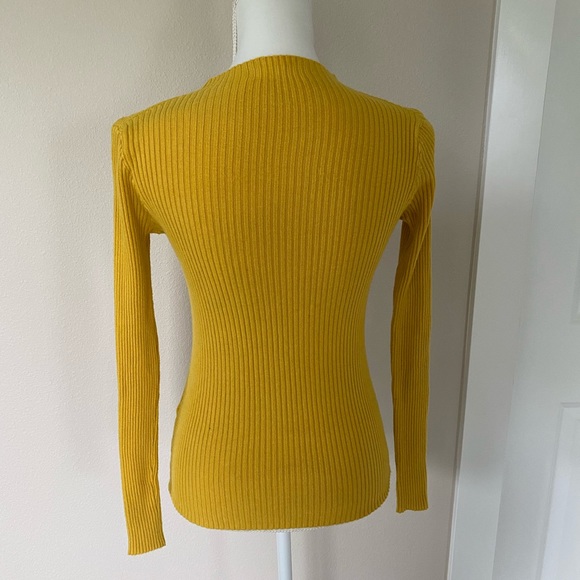 Italian Yellow Stretch Sweater sz M - Picture 2 of 5